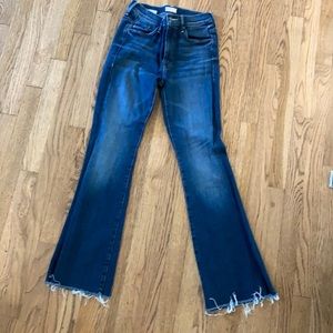 Mother jeans. Weekender Fray.